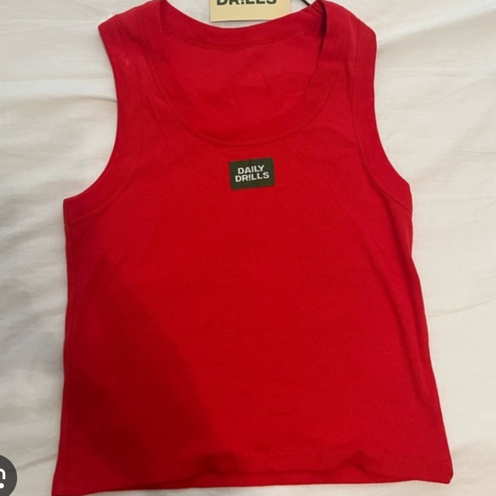 Red daily drills tank size M/L very good condition barely worn